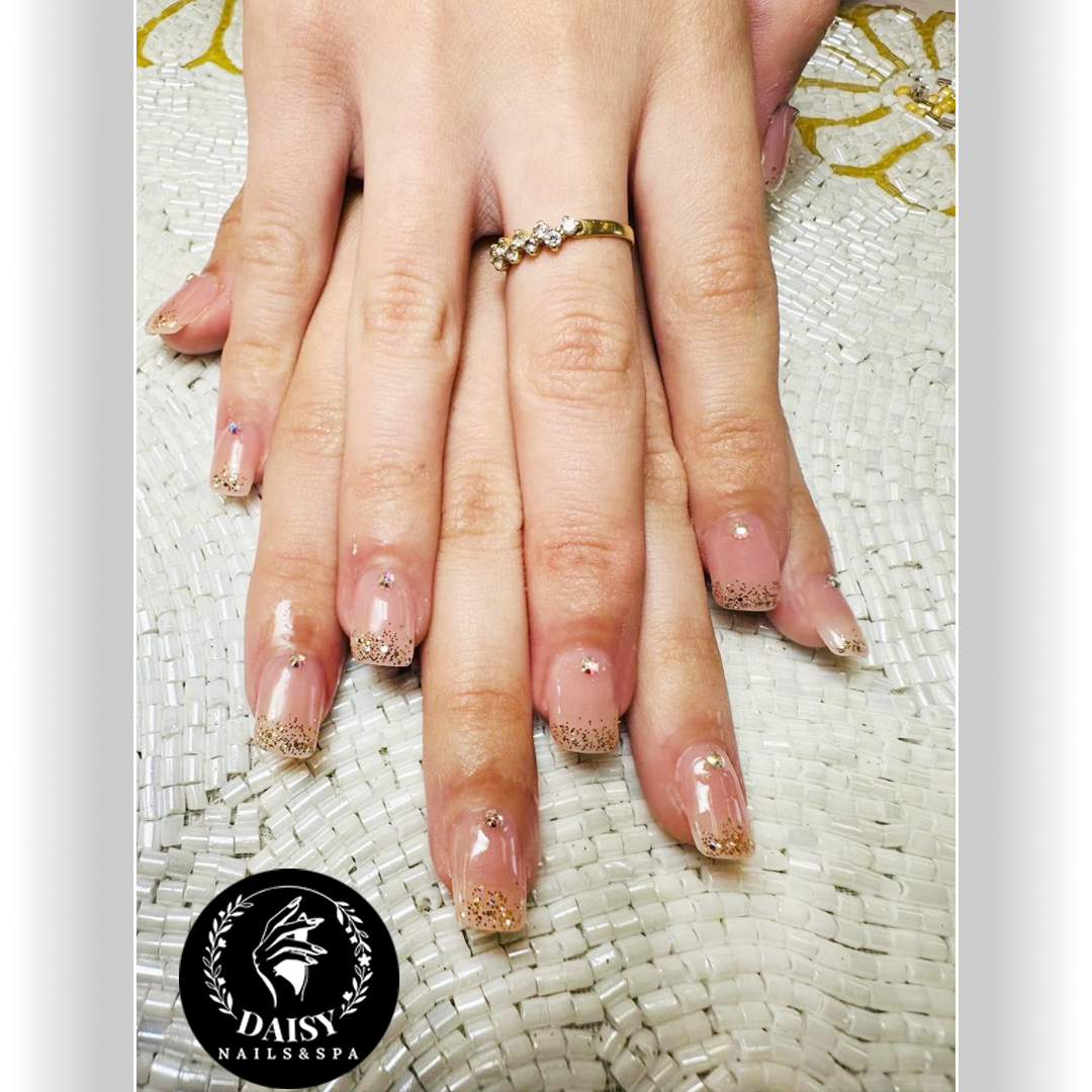 Daisy Nails & Spa logo